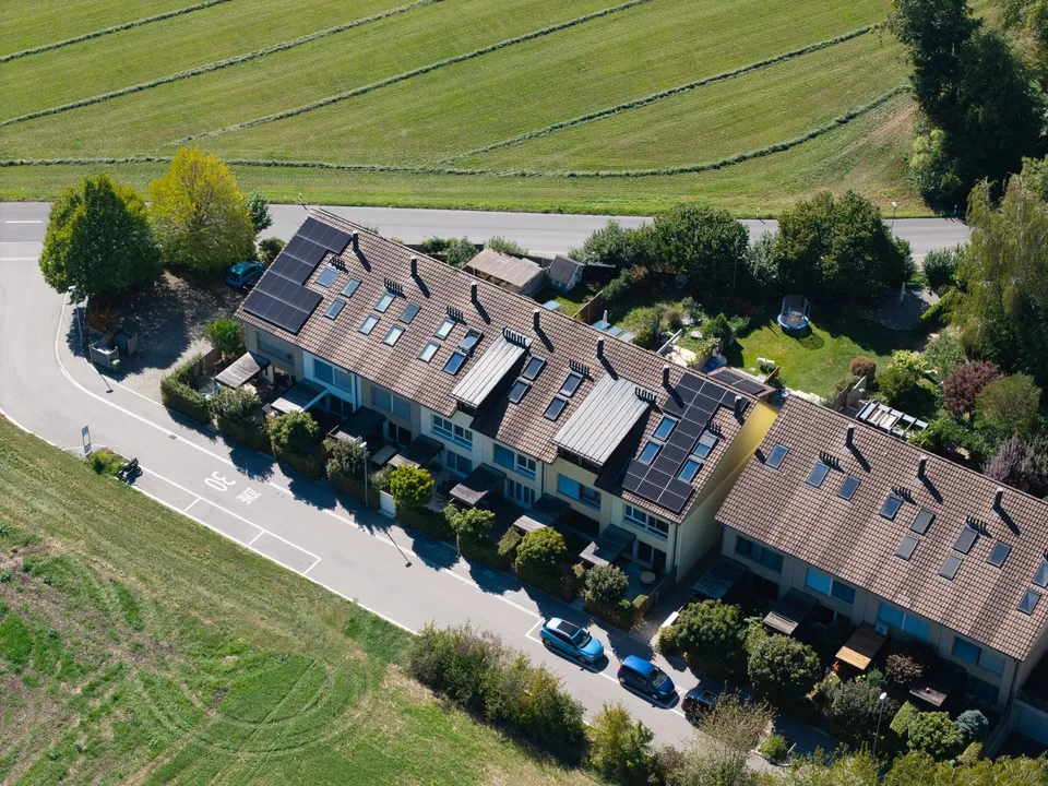 Grosszügiges 6½-Zimmer Reihenhaus in Affoltern am Albis – Foto 2 von 12
