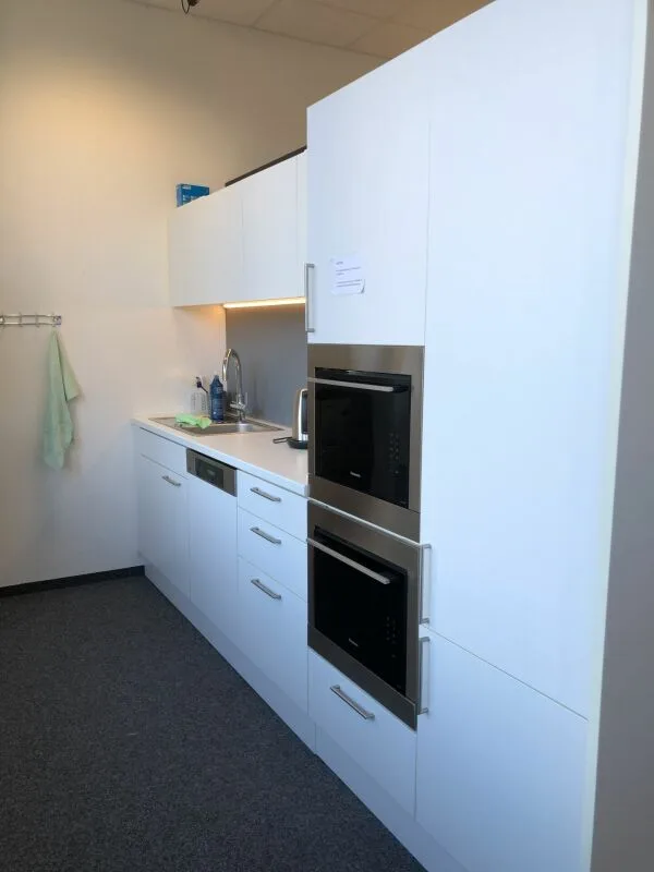 600 m² Büro, Showroom & Lager mit Laderampe - direkt an der Autobahn Rotkreuz, teilbar – Foto 14 von 23