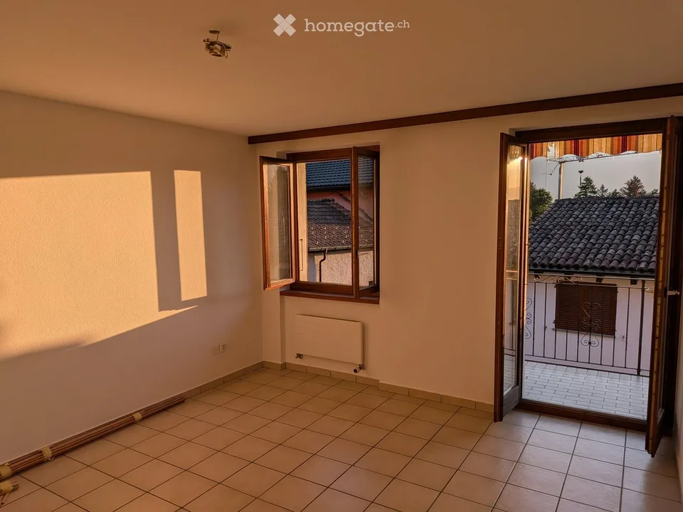 Giubiasco: 3.5 Zimmer mit Balkon und Garage, sofort verfügbar – Foto 2 von 5