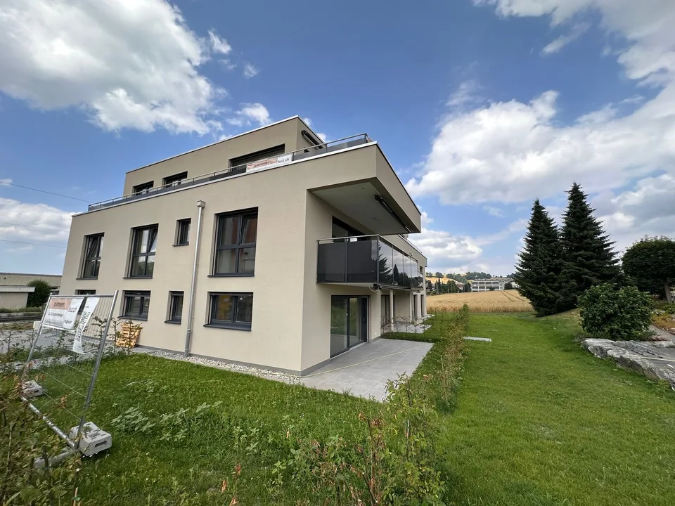 Traumhafte, moderne 3.5-Zimmer-Attikawohnung mit tollem Grundriss und Weitsicht zu vermieten. – Foto 4 von 12