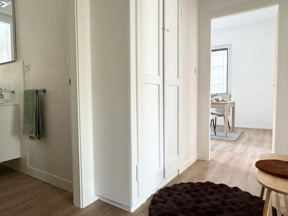 Möbliert, komplett renoviert und in erster Vermietung – Foto 8 von 13