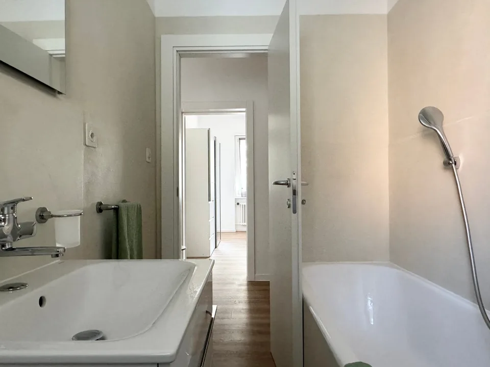 Möbliert, komplett renoviert und in erster Vermietung – Foto 13 von 13