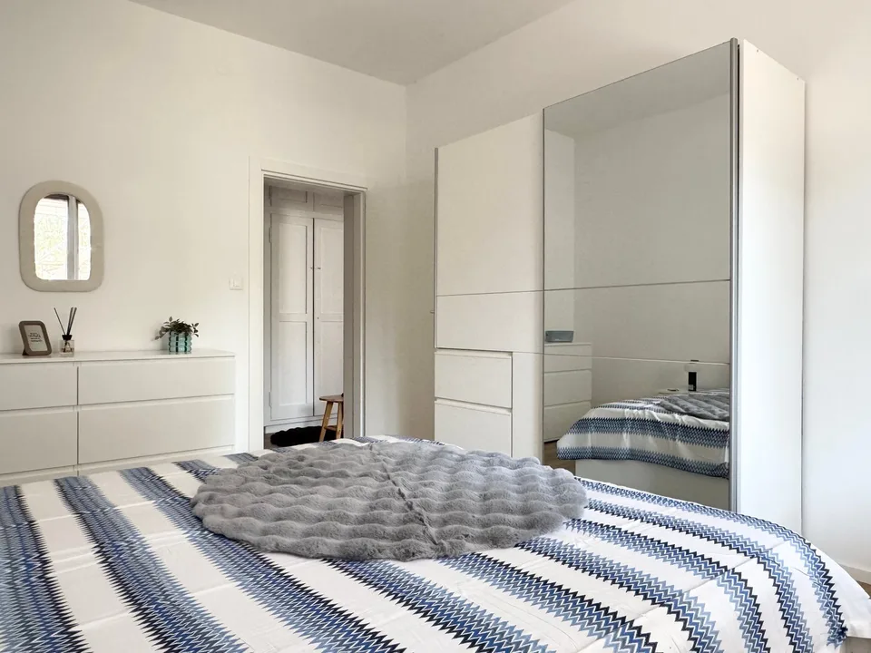 Möbliert, komplett renoviert und in erster Vermietung – Foto 11 von 13