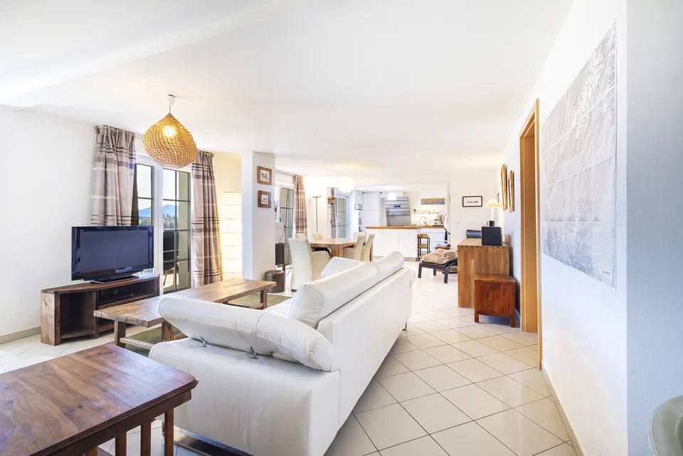 Meraviglioso appartamento di 4.5 locali di alta classe nel cuore del villaggio – foto 5 di 13