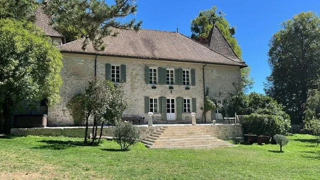 In neighboring France - an hour from Geneva. For sale: magnificent castle- – photo 2 of 13