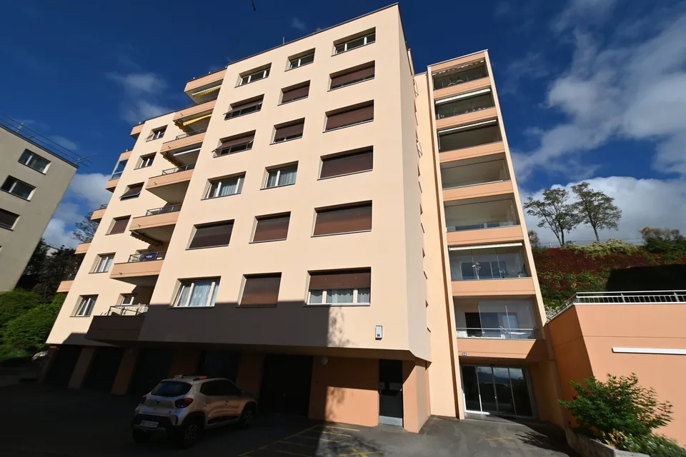 Zweieinhalb-Zimmer-Wohnung mit Terrasse in Neuchâtel – Foto 3 von 12