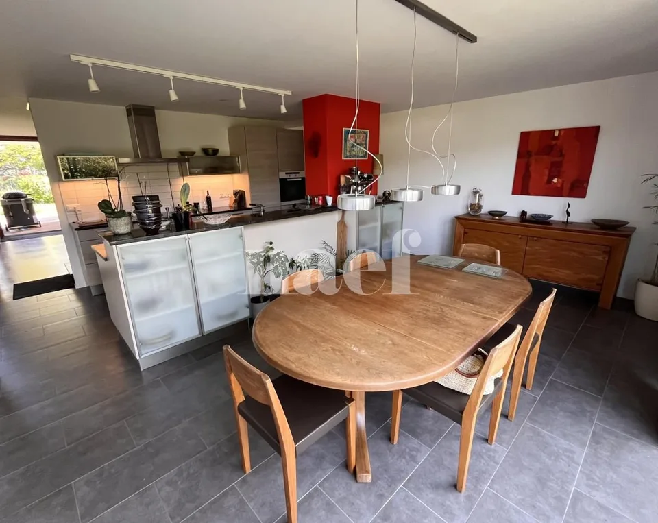 Schönes 6.5-Zimmer-Triplex-Apartment mit Terrasse und Garten – Foto 2 von 11