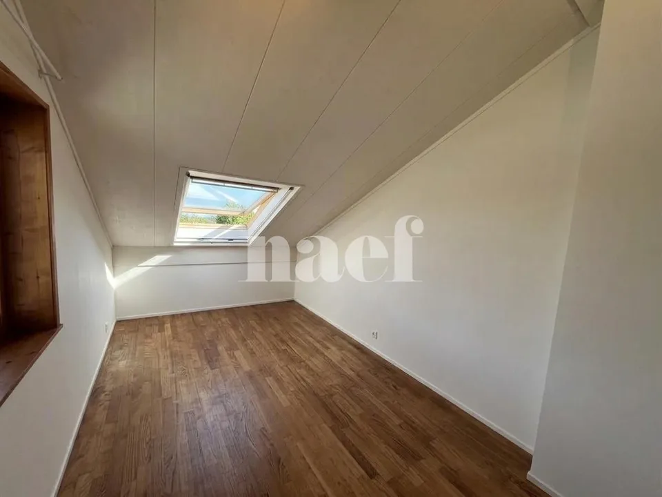 Schönes 6.5-Zimmer-Triplex-Apartment mit Terrasse und Garten – Foto 7 von 11