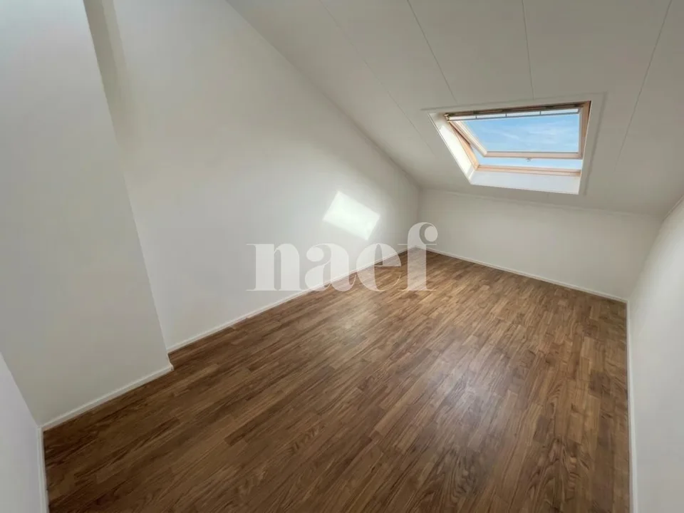 Schönes 6.5-Zimmer-Triplex-Apartment mit Terrasse und Garten – Foto 8 von 11