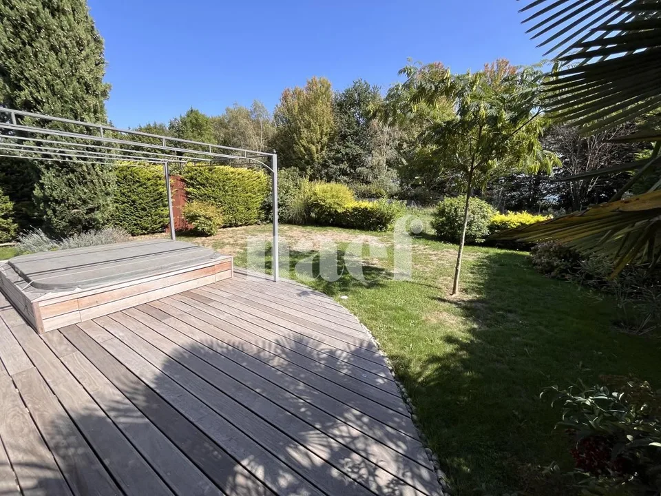 Schönes 6.5-Zimmer-Triplex-Apartment mit Terrasse und Garten – Foto 9 von 11
