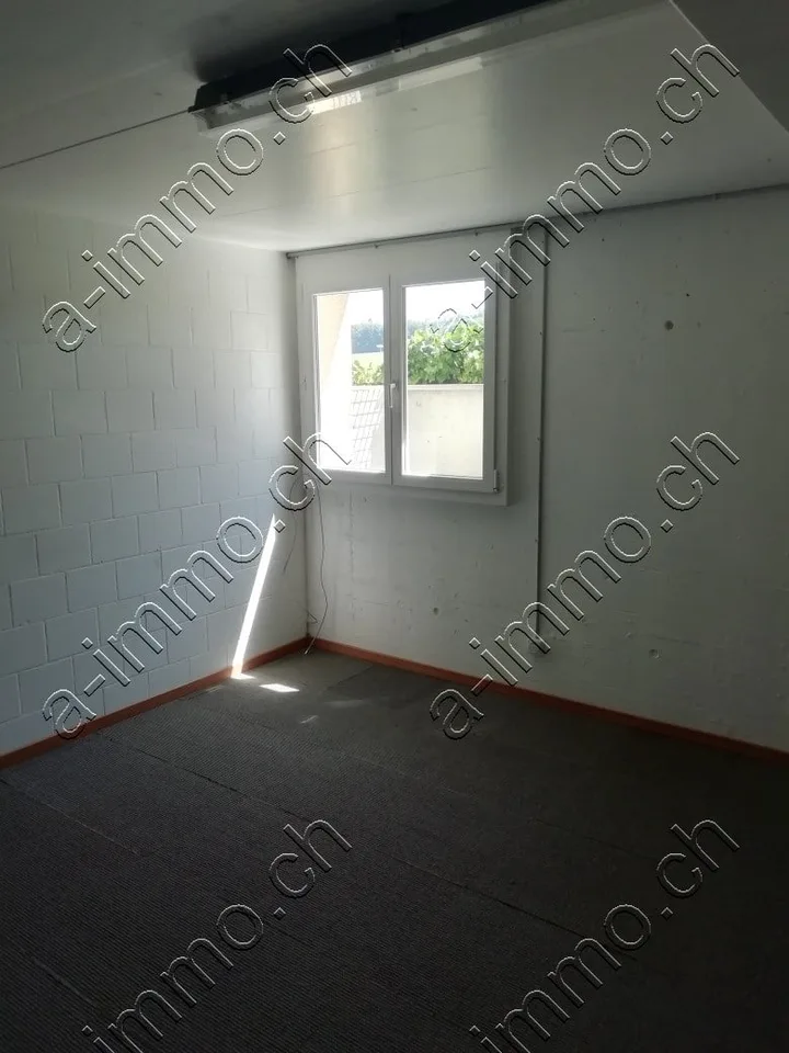 2 craft rooms with WC and window for rent – photo 4 of 8