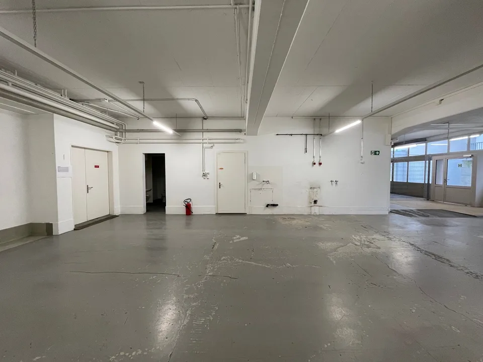 Workshop and storage space with delivery in walking distance to the train station – photo 3 of 13