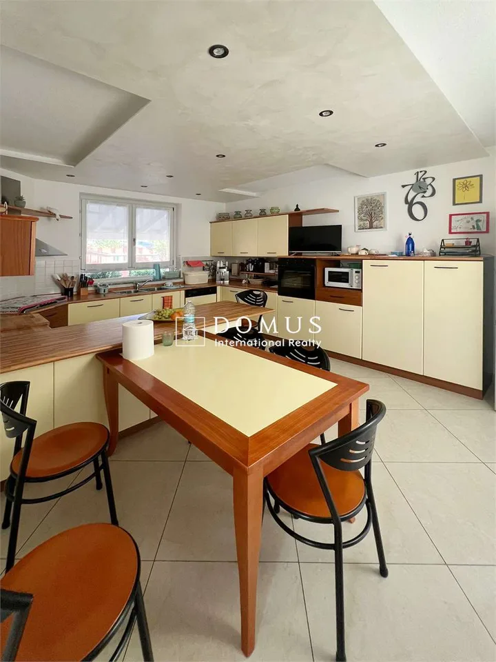 Villa indépendante avec jardin, taverne et garage à Lavena Ponte Tresa – photo 5 sur 13