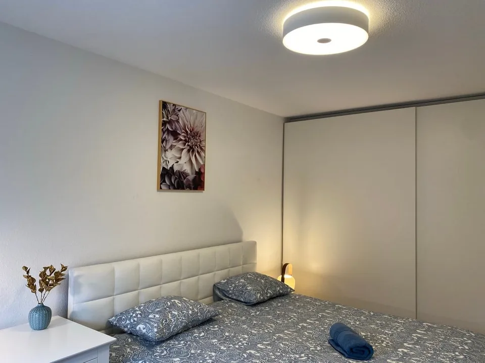 💎 Appartement élégant meublé de 4,5 pièces avec un beau balcon à Seebach – photo 10 sur 30