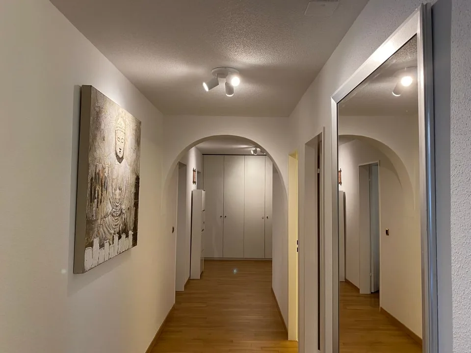 💎 Appartement élégant meublé de 4,5 pièces avec un beau balcon à Seebach – photo 21 sur 30