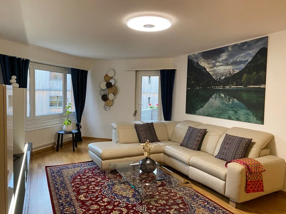 💎 Appartement élégant meublé de 4,5 pièces avec un beau balcon à Seebach – photo 5 sur 30