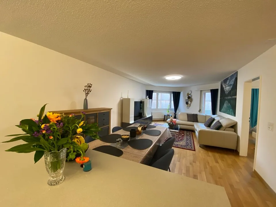 💎 Appartement élégant meublé de 4,5 pièces avec un beau balcon à Seebach – photo 8 sur 30
