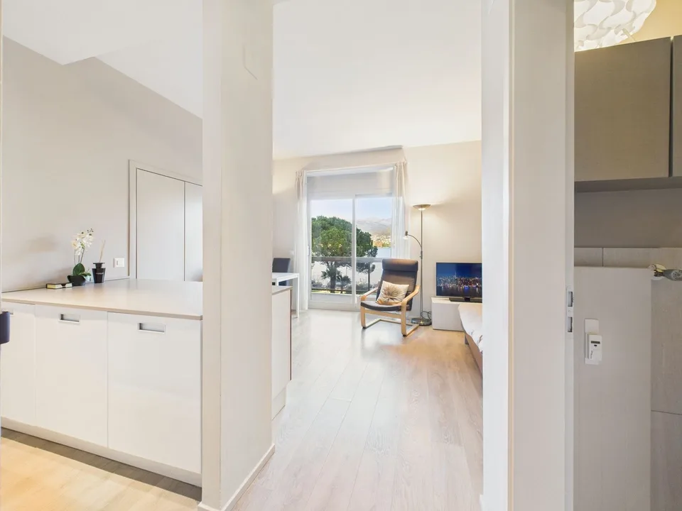 Paradies: elegantes 1,5-Zimmer-Wohnung direkt am See, ideal auch als Investition – Foto 7 von 12