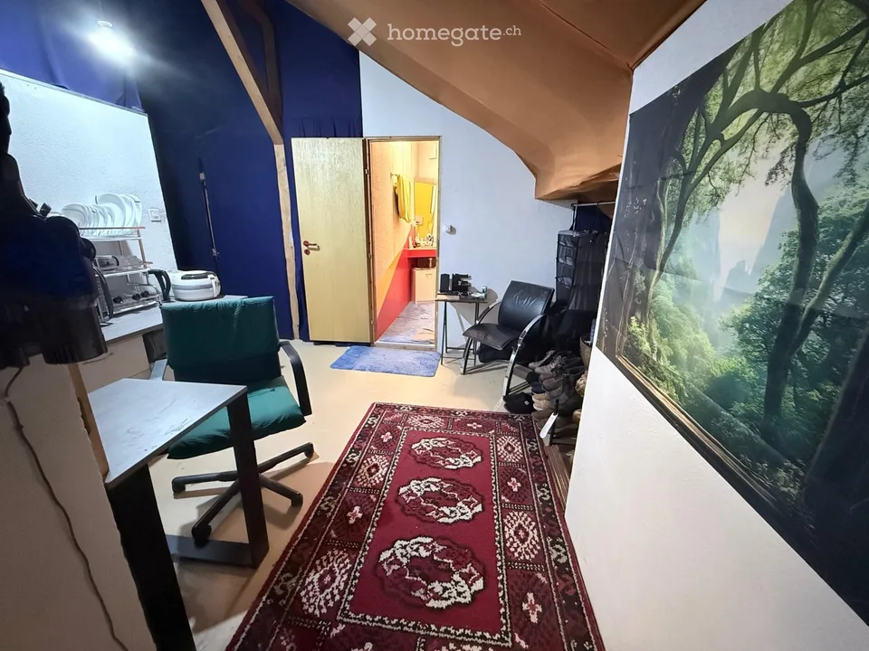 Voll möbliertes 1-Zimmer-Dachgeschoss-Atelier in Bülach. – Foto 3 von 5