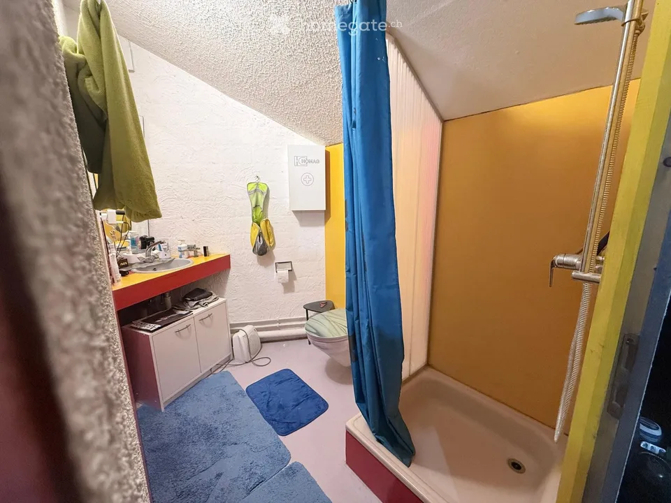 Voll möbliertes 1-Zimmer-Dachgeschoss-Atelier in Bülach. – Foto 5 von 5