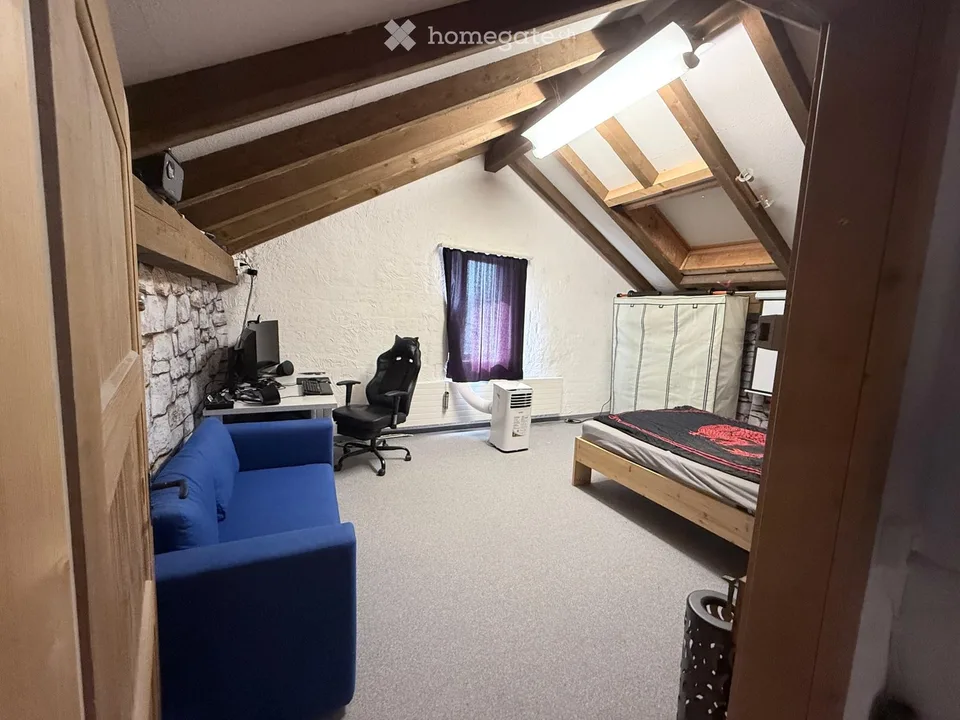 Voll möbliertes 1-Zimmer-Dachgeschoss-Atelier in Bülach. – Foto 2 von 5