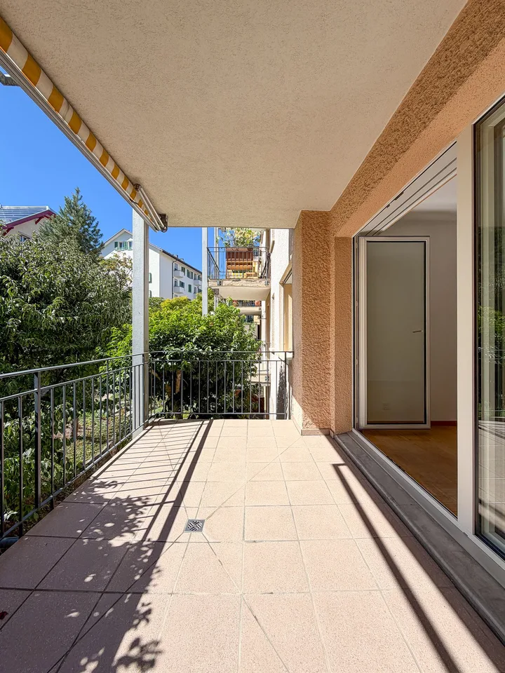 Casa con balcone e giardino – foto 4 di 23