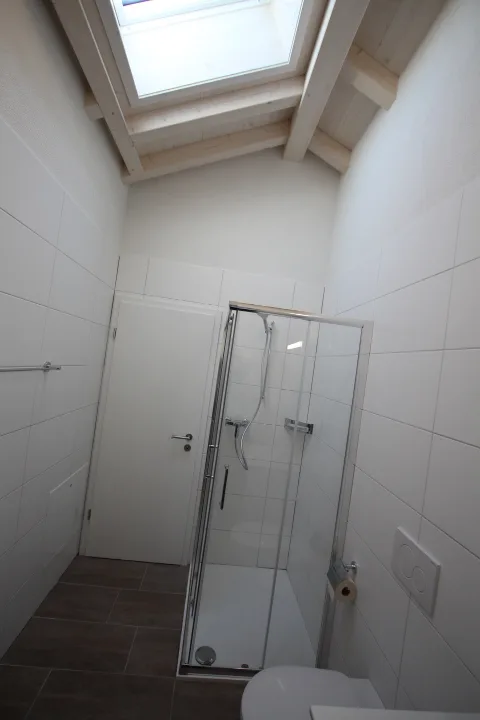 Appartement 3.5 pièces avec balcon et tour de buanderie privée – photo 5 sur 23