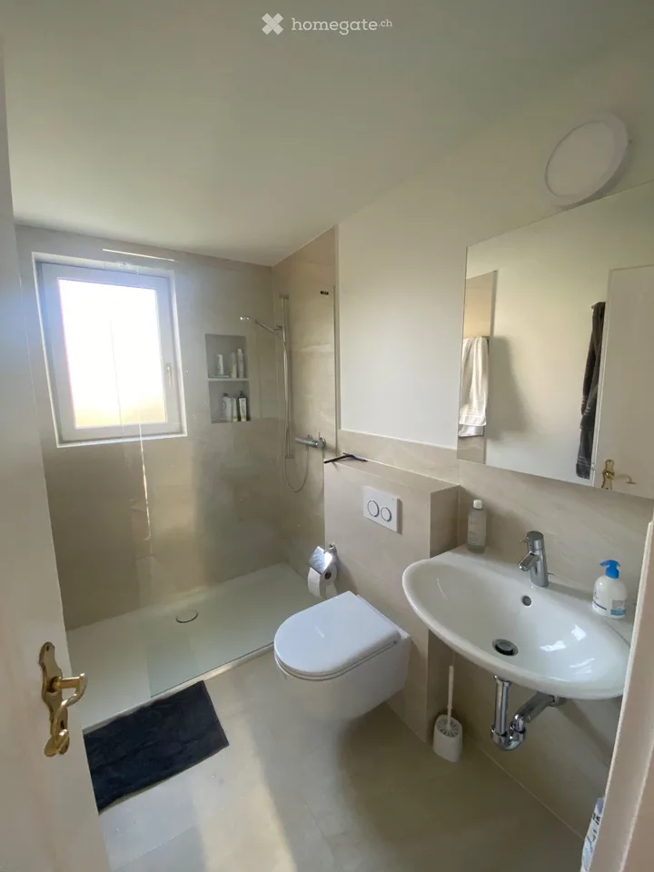 Grosses, helles & ruhiges Zimmer – Foto 4 von 4