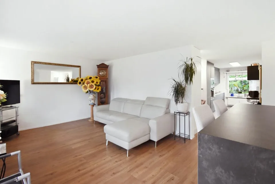 Renovierte 4.5 Zimmer-Eigentumswohnung – Foto 2 von 13