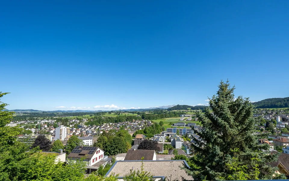 Privileged location with a far-reaching view – 1,512 m² exclusive building land in Oberuzwil – photo 2 of 5