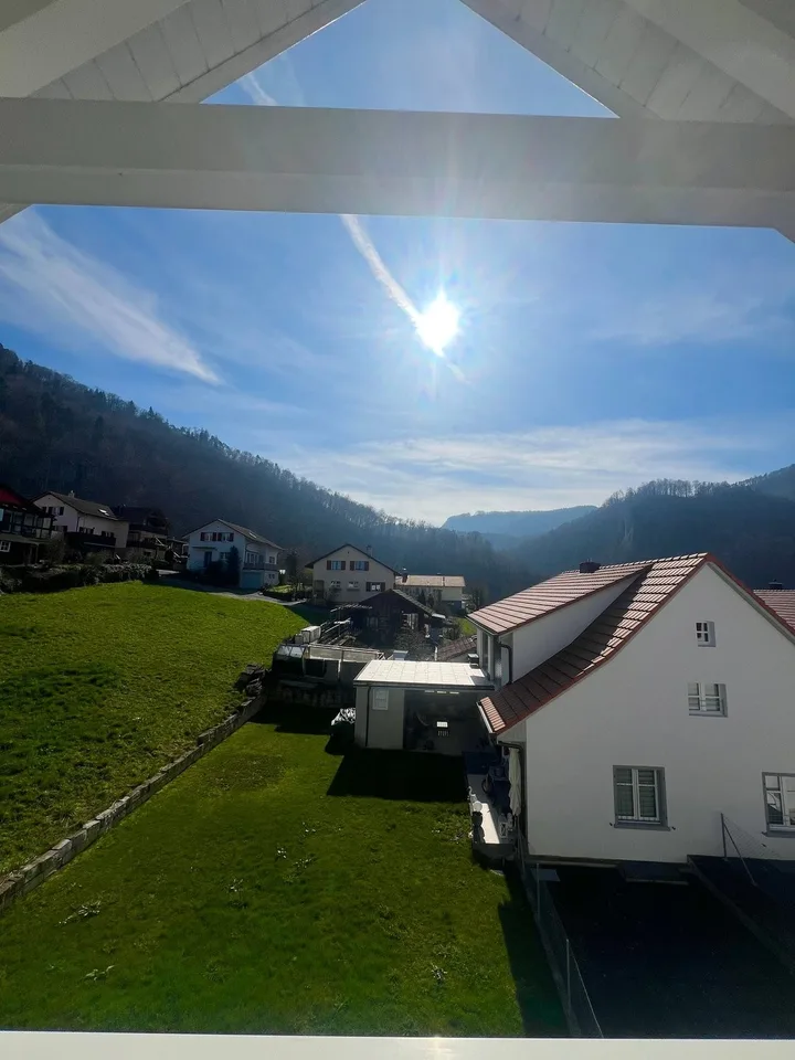 Grosszügige 4.5 Zimmerwohnung an ruhiger Lage und toller Aussicht – Foto 12 von 13