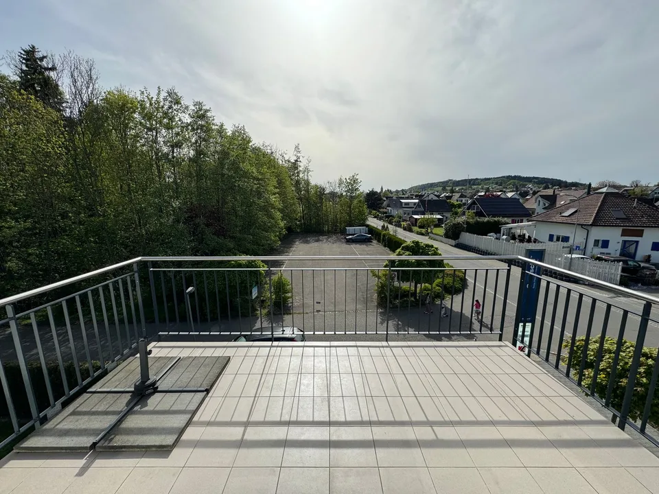 Charmante 4.5-Zimmer-Dachwohnung in Berg TG – Modern, ruhig und familienfreundlich – Foto 2 von 19