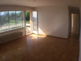 Wunderschöne renovierte 2-Zimmerwohnung mit grossem Balkon – Foto 4 von 7