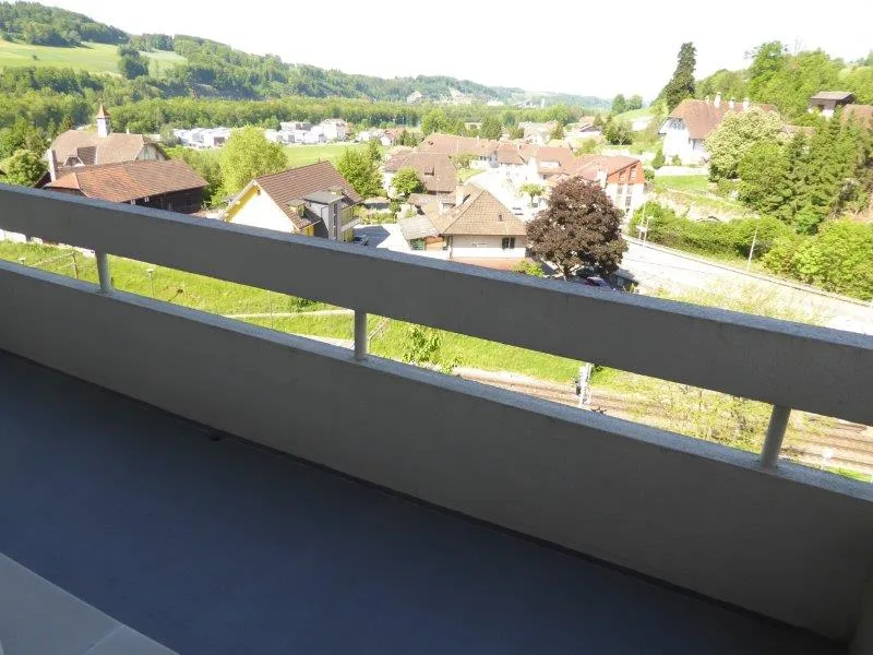 Wunderschöne renovierte 2-Zimmerwohnung mit grossem Balkon – Foto 6 von 7