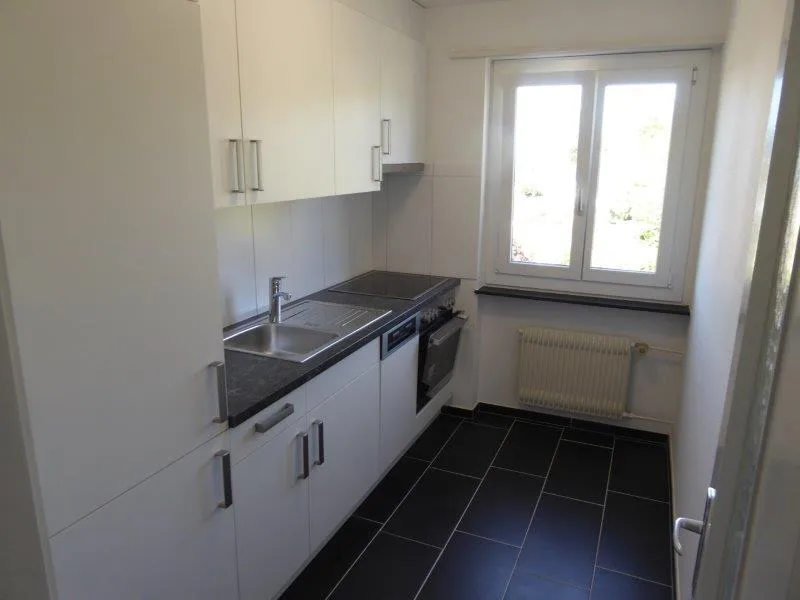 Wunderschöne renovierte 2-Zimmerwohnung mit grossem Balkon – Foto 2 von 7