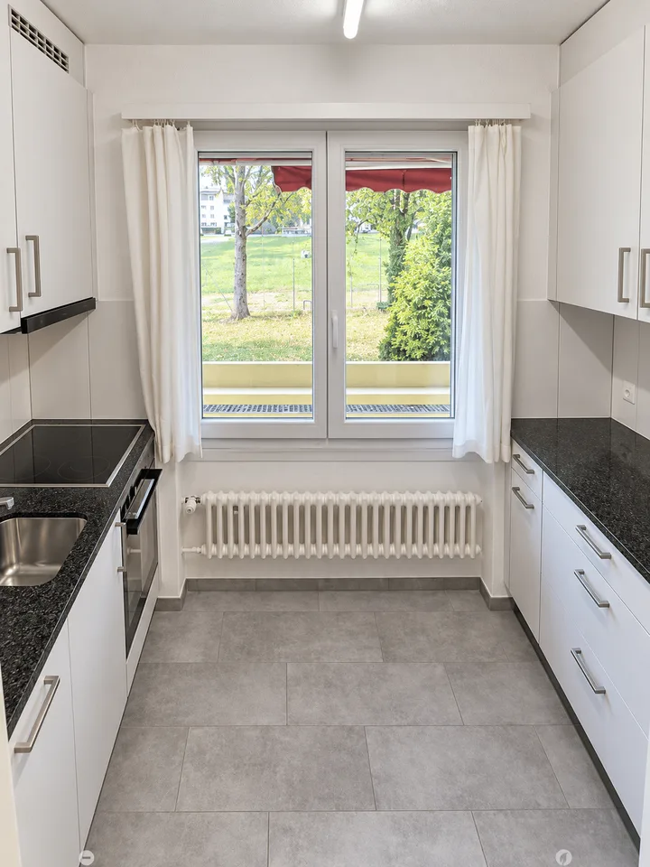 Helle 2.5-Zimmer-Wohnung mit Balkon in Biel – sofort verfügbar! – Foto 2 von 7