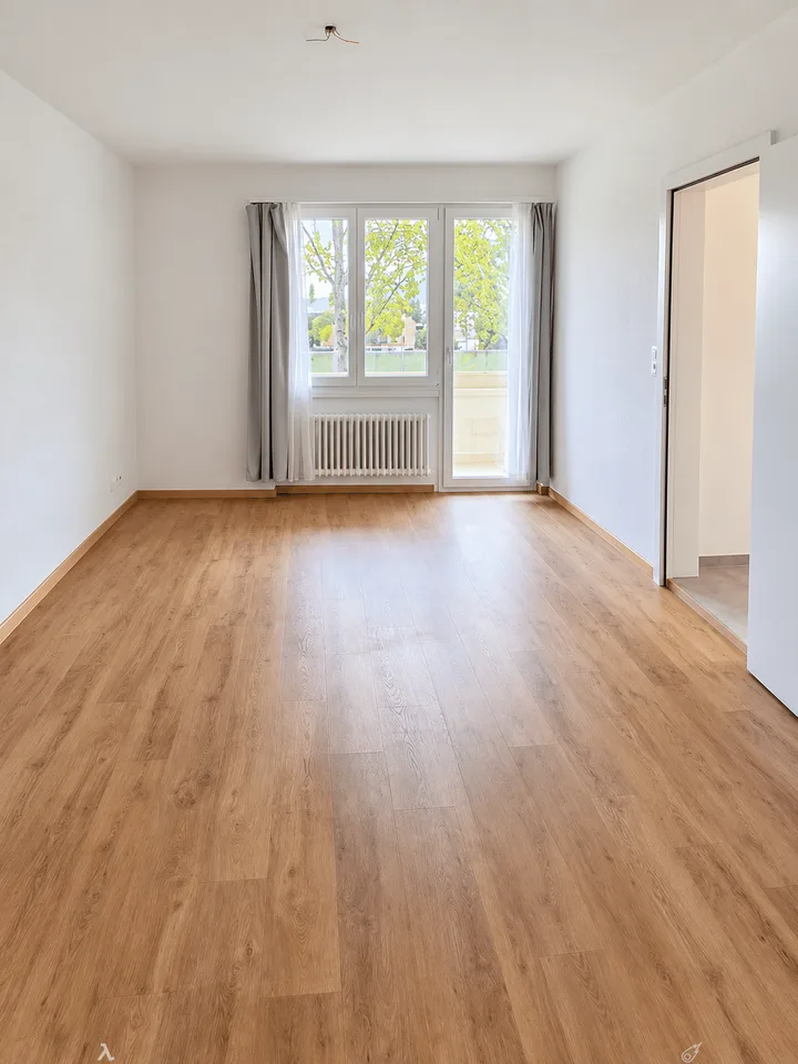Helle 2.5-Zimmer-Wohnung mit Balkon in Biel – sofort verfügbar! – Foto 3 von 7