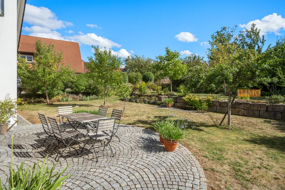 IMMORath.de Architektenhaus mit angelegtem Garten und großzügigem Gr – Foto 5 von 13