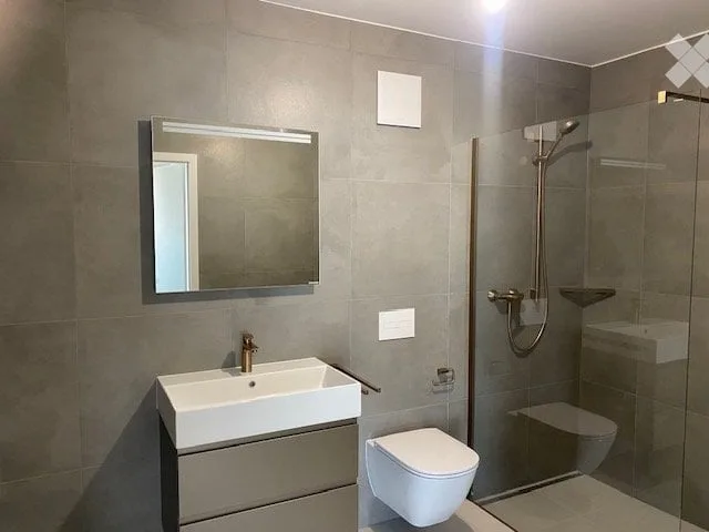 Attika 2,5 Zimmer | Terrasse | 2 Parkplätze | Uvrier – Foto 4 von 5