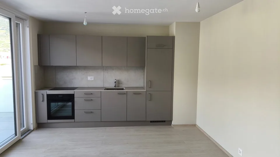 Attika 2,5 Zimmer | Terrasse | 2 Parkplätze | Uvrier – Foto 2 von 5