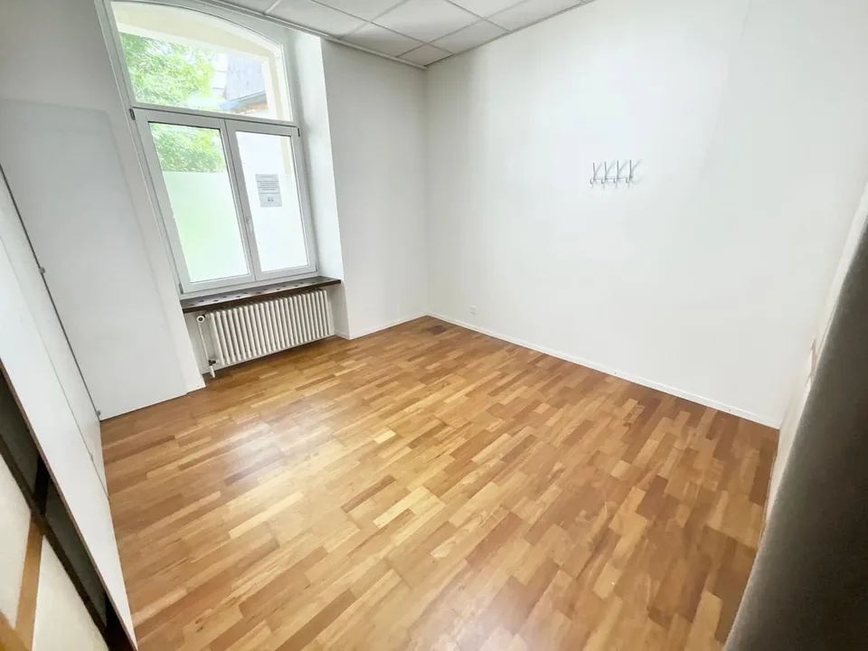 Lokale mit Auslagen idealer Lage im Herzen von Delémont – Foto 4 von 8