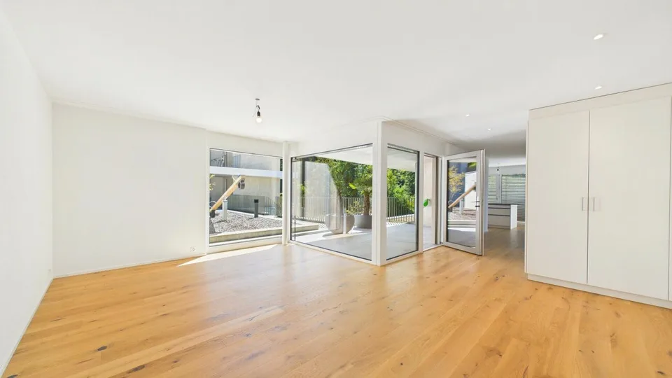 Grosszügige Duplex-Gartenwohnung mit viel Raum für eigene Ideen – Foto 2 von 11
