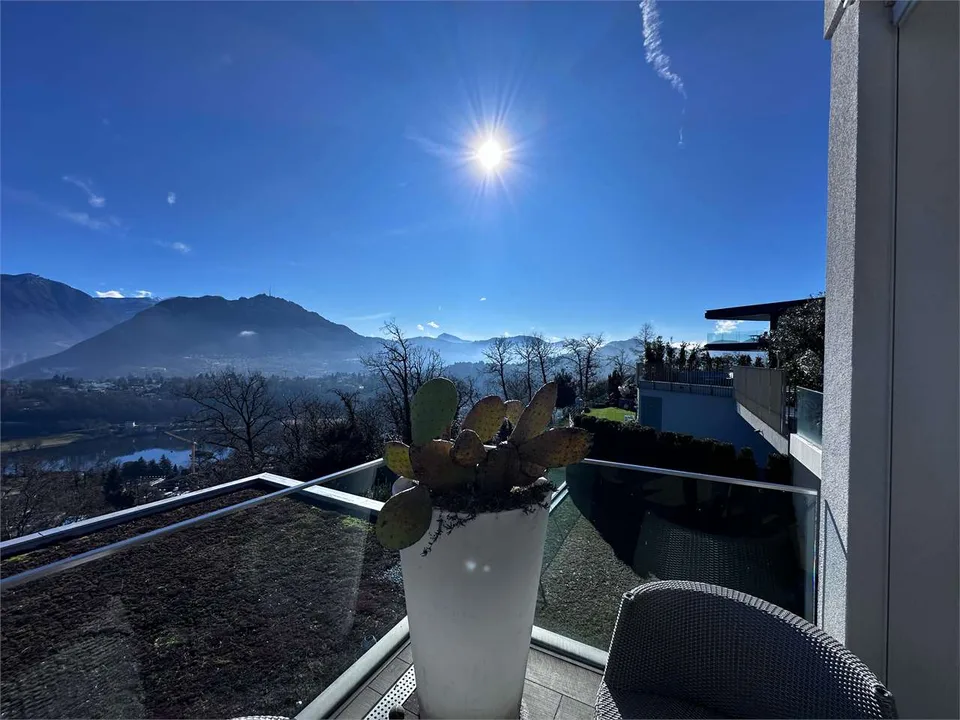 Exklusives Dachgeschoß mit Panoramaterrasse und Blick auf die beiden Seen – Foto 6 von 13