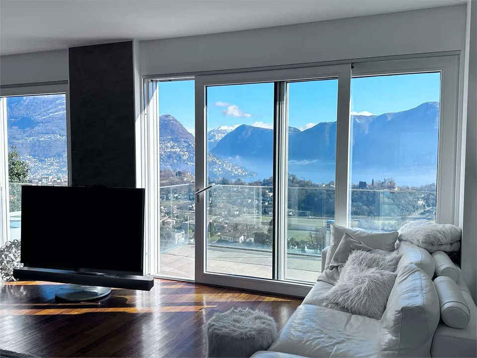 Exklusives Dachgeschoß mit Panoramaterrasse und Blick auf die beiden Seen – Foto 8 von 13