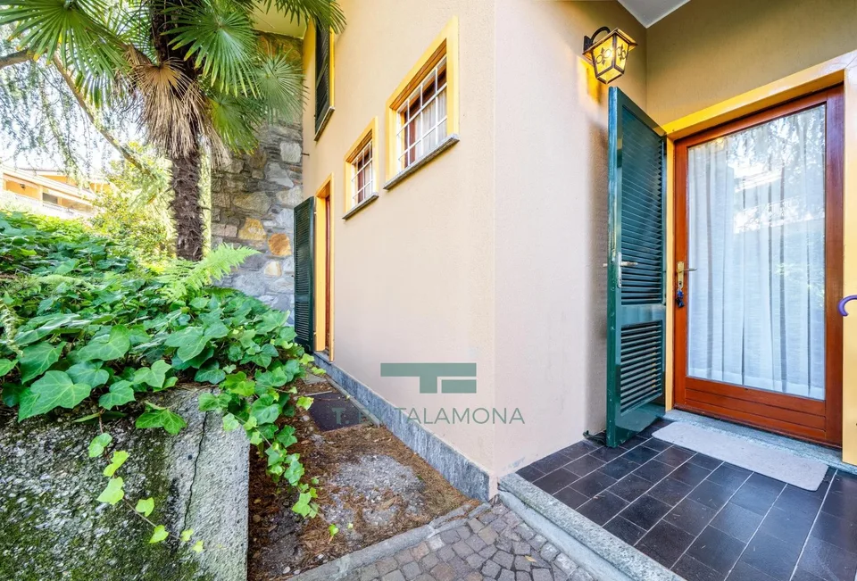 Row house with garden and terrace in Parco Hermitage – photo 5 of 13