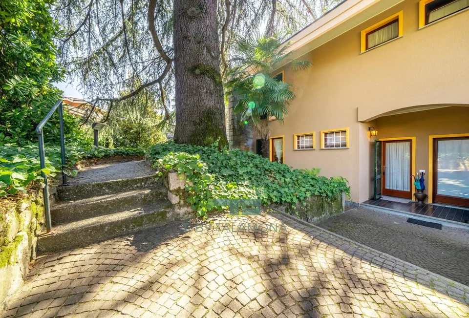 Row house with garden and terrace in Parco Hermitage – photo 4 of 13