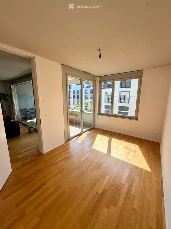 Moderne 3.5-Zimmer-Wohnung mit Balkon – Foto 4 von 5