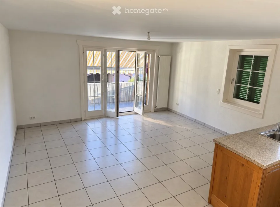 Helles 5.5-Zimmer-Wohnung in ruhiger Lage mit Garage – Foto 2 von 2