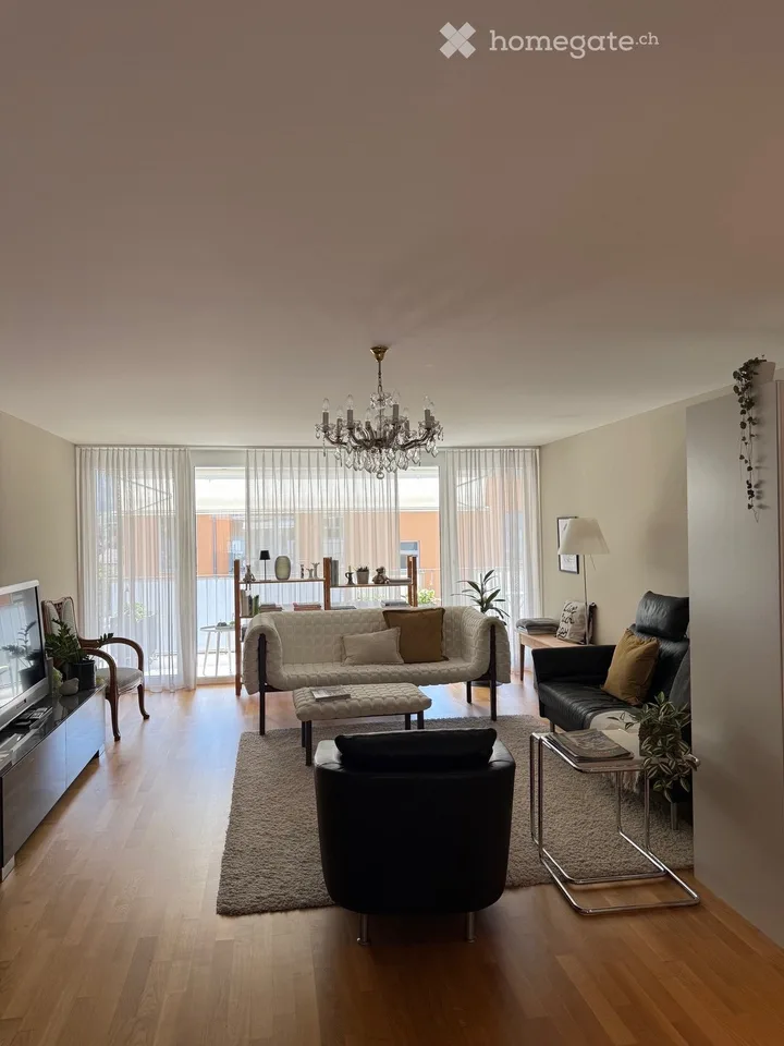 Vivere con vista: appartamento spazioso 4.5 locali con due balconi a Glarus – foto 6 di 13