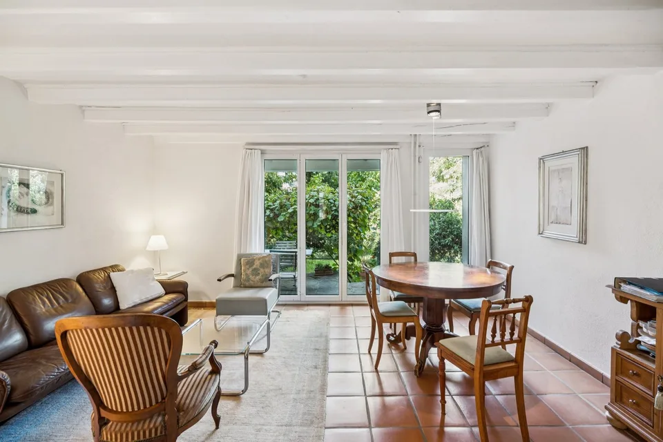 Casa a schiera ben curata con giardino in una posizione tranquilla – foto 2 di 7